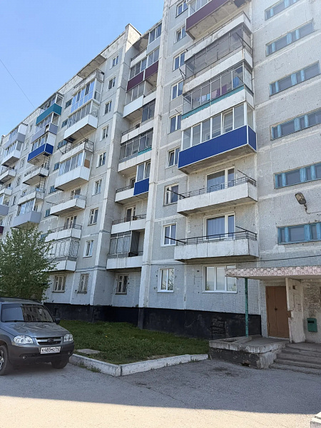 4 комн по ул.50лет Города д.1