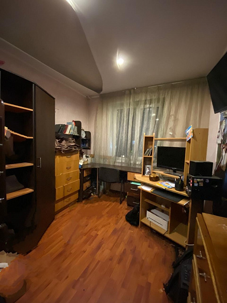 3- ком. квартира по Обручева 49